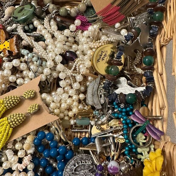Estate Jewlery lot vintage and modern over 3lbs 
Wearable and craft-able - Picture 6 of 14